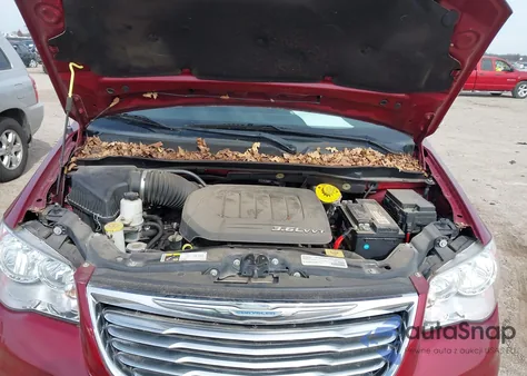 2016 Chrysler Town & Country Touring-L Anniversary Edition z USA, uszkodzony, nr VIN 2C4RC1CG3GR215594